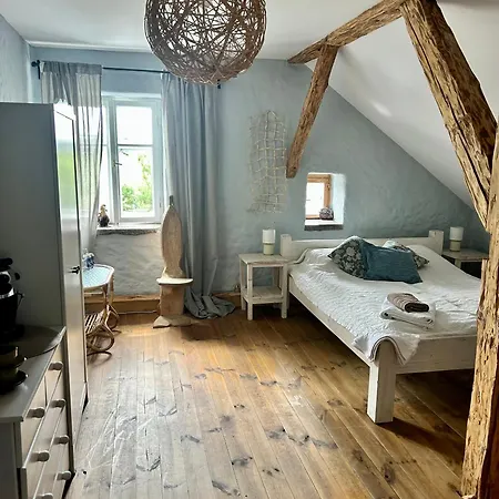 Placowka - Tu Zycie Plynie Wolniej *